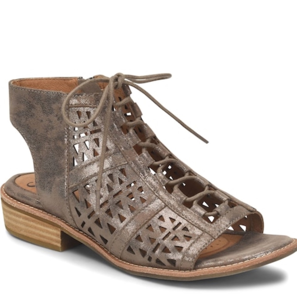 NIB Sofft peep toe sandals